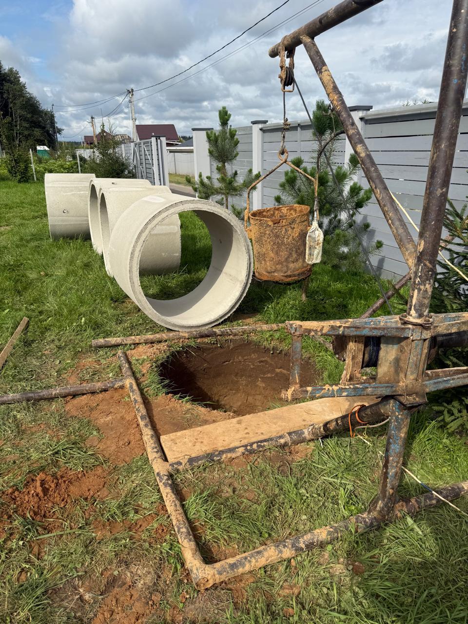 Установка бетонных колец и подготовка шахты